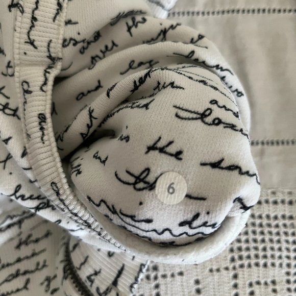 Lululemon Scuba Hoodie II White & Black Manifesto Script size 6 rare - Picture 16 of 16